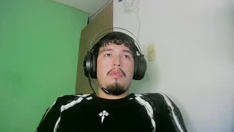 Snapshot of davidlasecuela chatting on February 2026 03:07:01 AM DavidSkinny online show from February 2026 03:07:01 AM