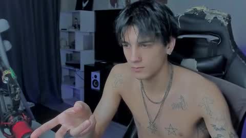 davis online show from October 2025 08:30:02 PM