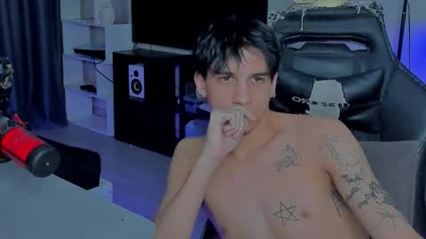 davis online show from December 2025 09:22:02 PM