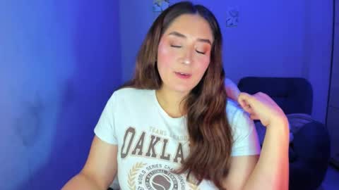 Snapshot of daysi_glow chatting on December 2025 11:00:01 PM online show from December 2025 11:00:01 PM