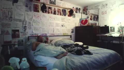 dbeamon92 online show from February 2026 12:23:01 PM