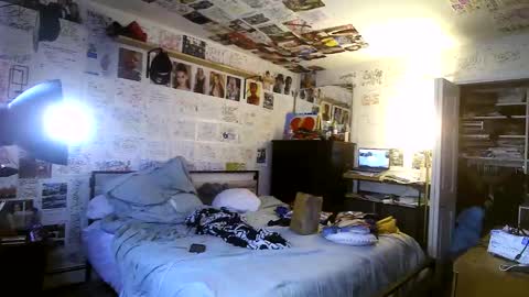 dbeamon92 online show from March 2026 06:12:02 PM