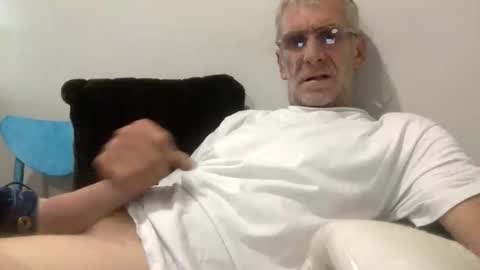 Snapshot of deanofflove221000 chatting on February 2026 06:22:02 AM deanofflove221000 online show from February 2026 06:22:02 AM