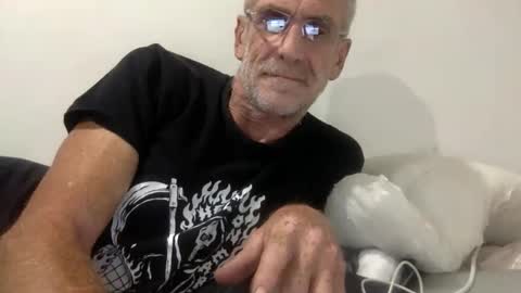 Snapshot of deanofflove221000 chatting on February 2026 10:25:01 AM deanofflove221000 online show from February 2026 10:25:01 AM