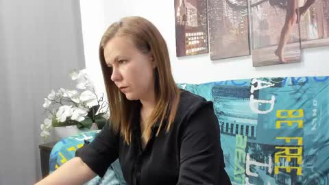 Holly online show from May 2026 02:09:02 AM