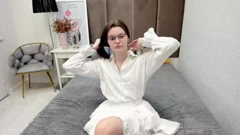 Jessica online show from October 2025 09:43:01 AM