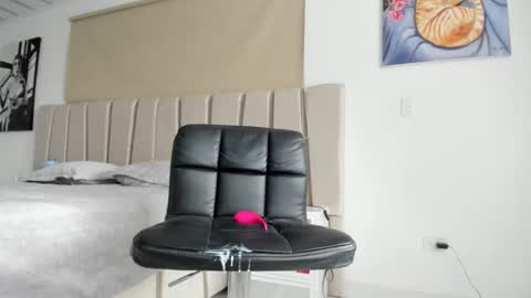 dear_lola online show from February 2025 07:21:01 PM