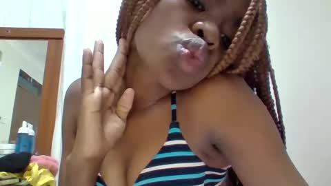 Snapshot of dearygirl chatting on February 2025 03:40:01 AM lilian online show from February 2025 03:40:01 AM
