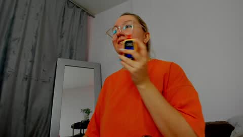 Snapshot of debbie_taylor chatting on December 2024 06:25:01 PM Debbie Mon Tue Fri Sun Sat GMT 3 1000am - 0400pm online show from December 2024 06:25:01 PM