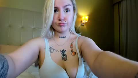 Snapshot of debbie_taylor chatting on September 2025 04:30:02 PM Debbie Mon Tue Fri Sun Sat GMT 3 1000am - 0400pm online show from September 2025 04:30:02 PM