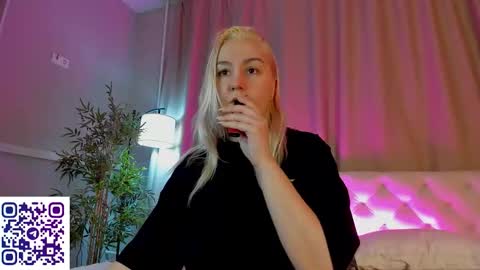 Snapshot of debbie_taylor chatting on November 2025 04:20:01 PM Debbie Mon Tue Fri Sun Sat GMT 3 1000am - 0400pm online show from November 2025 04:20:01 PM