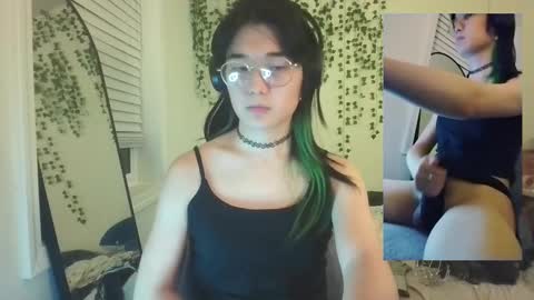 deciduousdoll online show from October 2025 06:44:01 AM