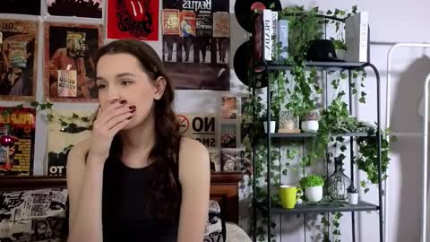 Annie online show from October 2025 06:54:02 PM