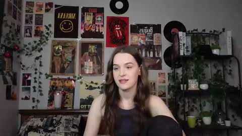 Annie online show from October 2025 07:14:02 PM