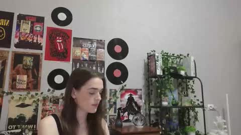 Annie online show from November 2025 07:47:01 PM