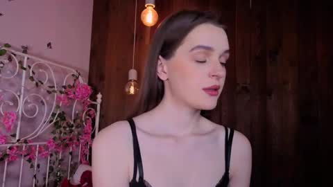 Annie online show from November 2025 07:36:02 PM