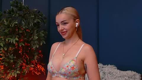 DeeaVIP online show from May 2026 06:40:02 AM