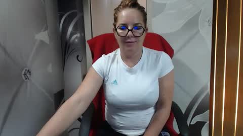 hi guys i m a cute milf i m here for good time and nice people pls be respectfool and enjoy me online show from March 2026 10:11:02 AM