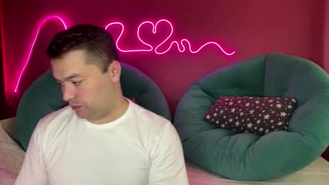 Snapshot of deeplookscouple chatting on September 2025 01:11:02 PM deeplookscouple online show from September 2025 01:11:02 PM