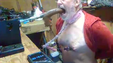 Snapshot of deepthroat227 chatting on November 2025 03:14:02 PM Deepthroat My Big Dildos online show from November 2025 03:14:02 PM