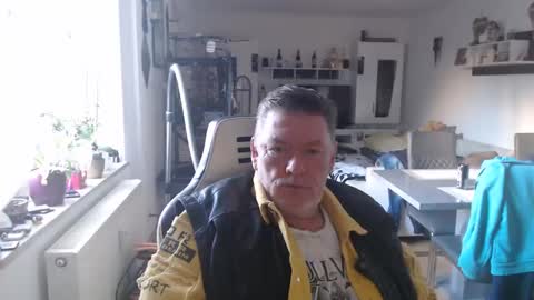 deinprinz2312 online show from February 2025 07:28:02 AM