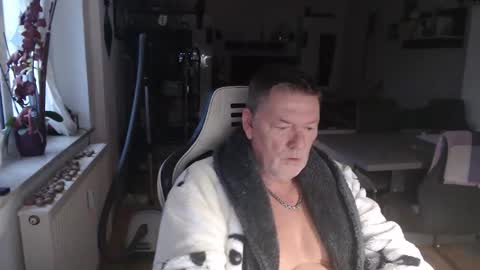 deinprinz2312 online show from October 2025 05:41:01 AM