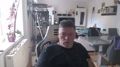 deinprinz2312 online show from October 2025 12:39:02 PM