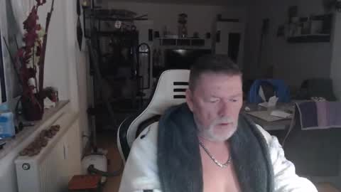 deinprinz2312 online show from November 2025 05:17:02 AM