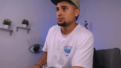 Snapshot of deivy_gram chatting on December 2024 02:17:01 AM DEIVY online show from December 2024 02:17:01 AM