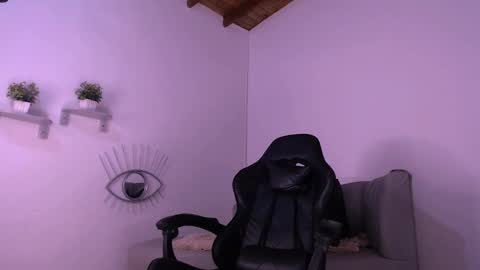 Snapshot of deivy_gram chatting on February 2025 11:50:01 AM DEIVY online show from February 2025 11:50:01 AM