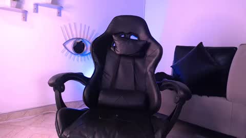 Snapshot of deivy_gram chatting on February 2025 03:25:01 AM DEIVY online show from February 2025 03:25:01 AM