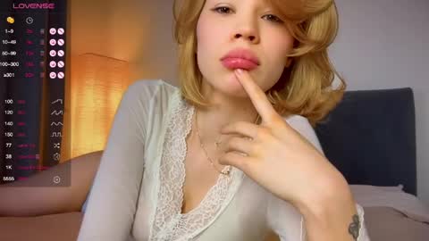 Lana online show from April 2026 07:00:01 PM