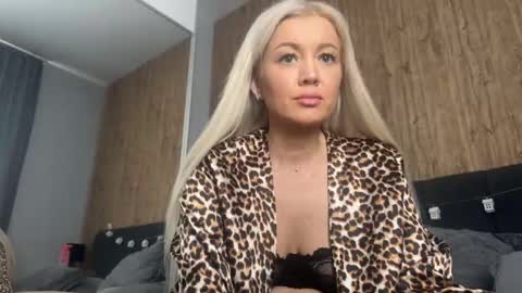 Mia online show from May 2026 07:37:01 AM