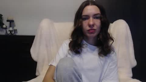 Aurora online show from October 2025 05:40:01 AM