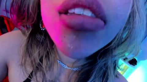 Snapshot of delilah_fix chatting on February 2026 09:55:02 PM della online show from February 2026 09:55:02 PM