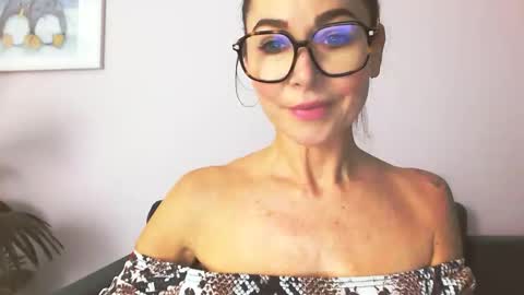 delilah_sweet online show from November 2025 04:19:02 PM