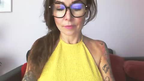 delilah_sweet online show from November 2025 03:56:02 PM