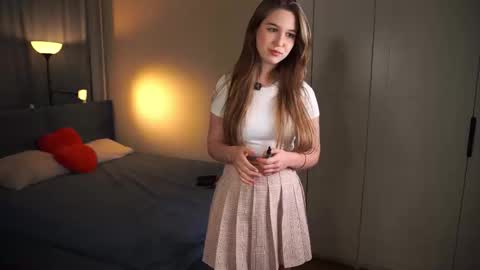 Linda online show from November 2025 07:47:01 PM