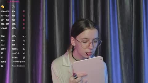 Rochel online show from December 2025 04:03:02 PM