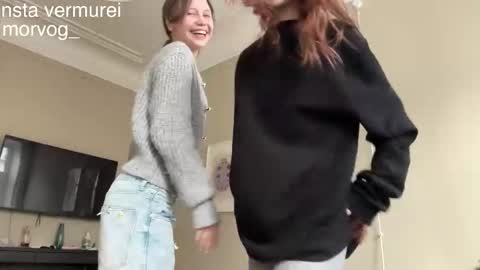 Delora online show from October 2025 12:24:02 PM