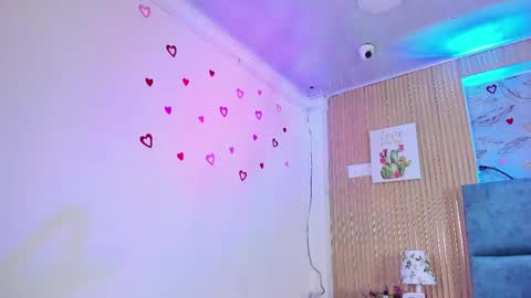 Snapshot of delphine_doll chatting on April 2026 05:30:01 PM Delia online show from April 2026 05:30:01 PM