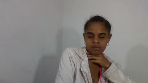 Snapshot of delphineee chatting on June 2026 05:38:02 PM delphine online show from June 2026 05:38:02 PM
