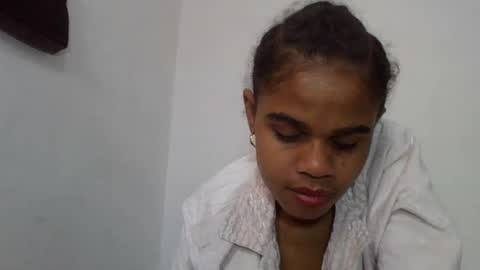 Snapshot of delphineee chatting on June 2026 05:43:01 AM delphine online show from June 2026 05:43:01 AM
