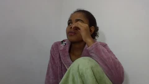 Snapshot of delphineee chatting on June 2026 05:06:01 AM delphine online show from June 2026 05:06:01 AM