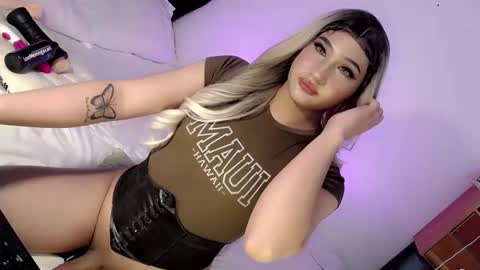 Chesca online show from February 2025 09:15:02 PM