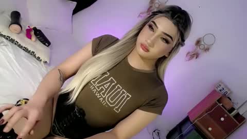 Chesca online show from February 2025 03:42:02 PM