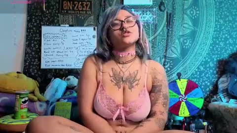 TankinBody online show from December 2025 03:23:02 AM