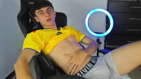 Snapshot of demian_cute chatting on July 2026 04:42:01 AM Demian online show from July 2026 04:42:01 AM