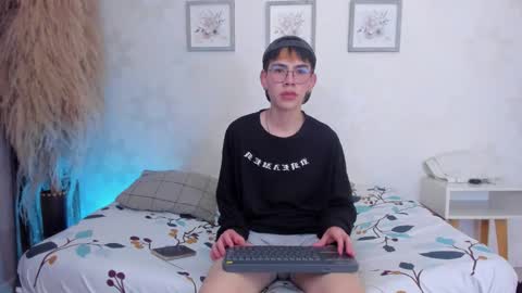 Snapshot of demian_hush chatting on February 2026 07:17:02 PM demian_hush online show from February 2026 07:17:02 PM