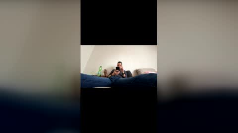 denis19872 online show from April 2026 11:18:02 AM